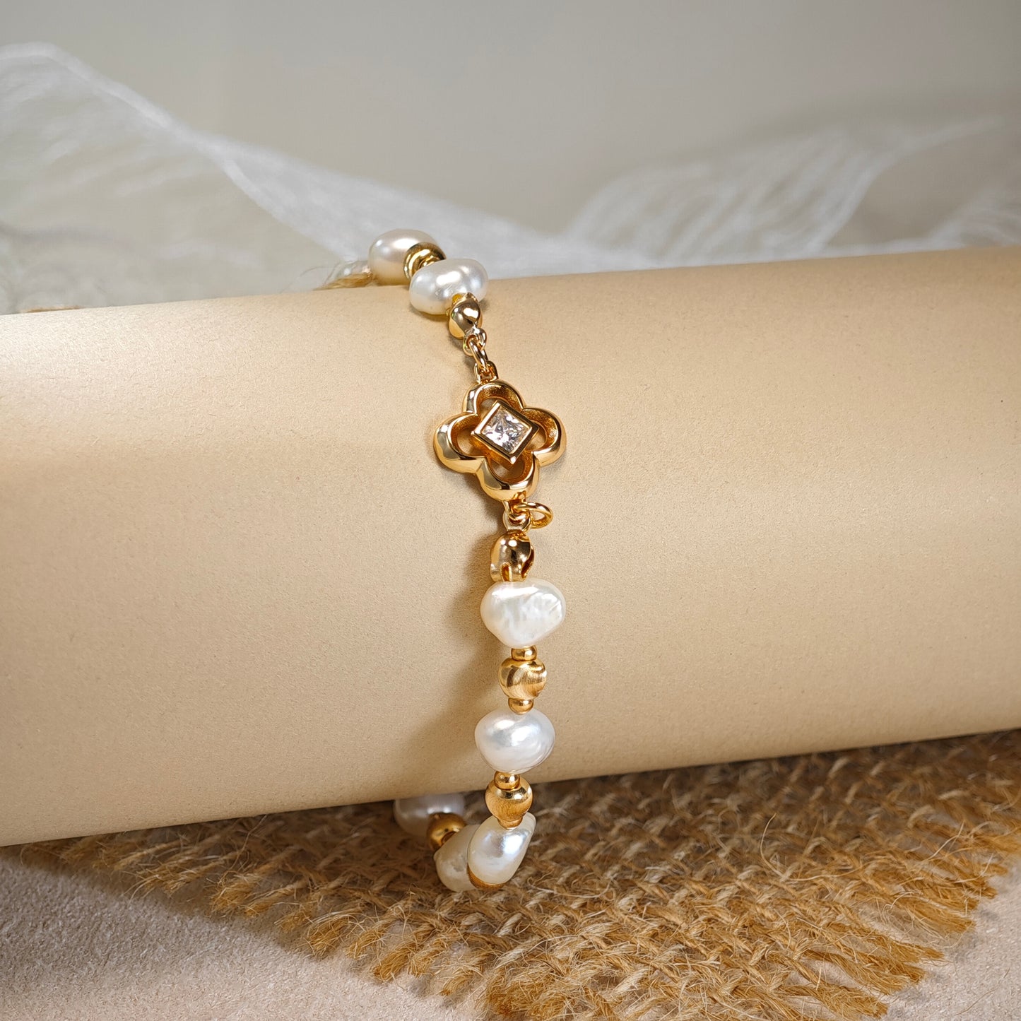 Amélie Pearl Clover Bracelet