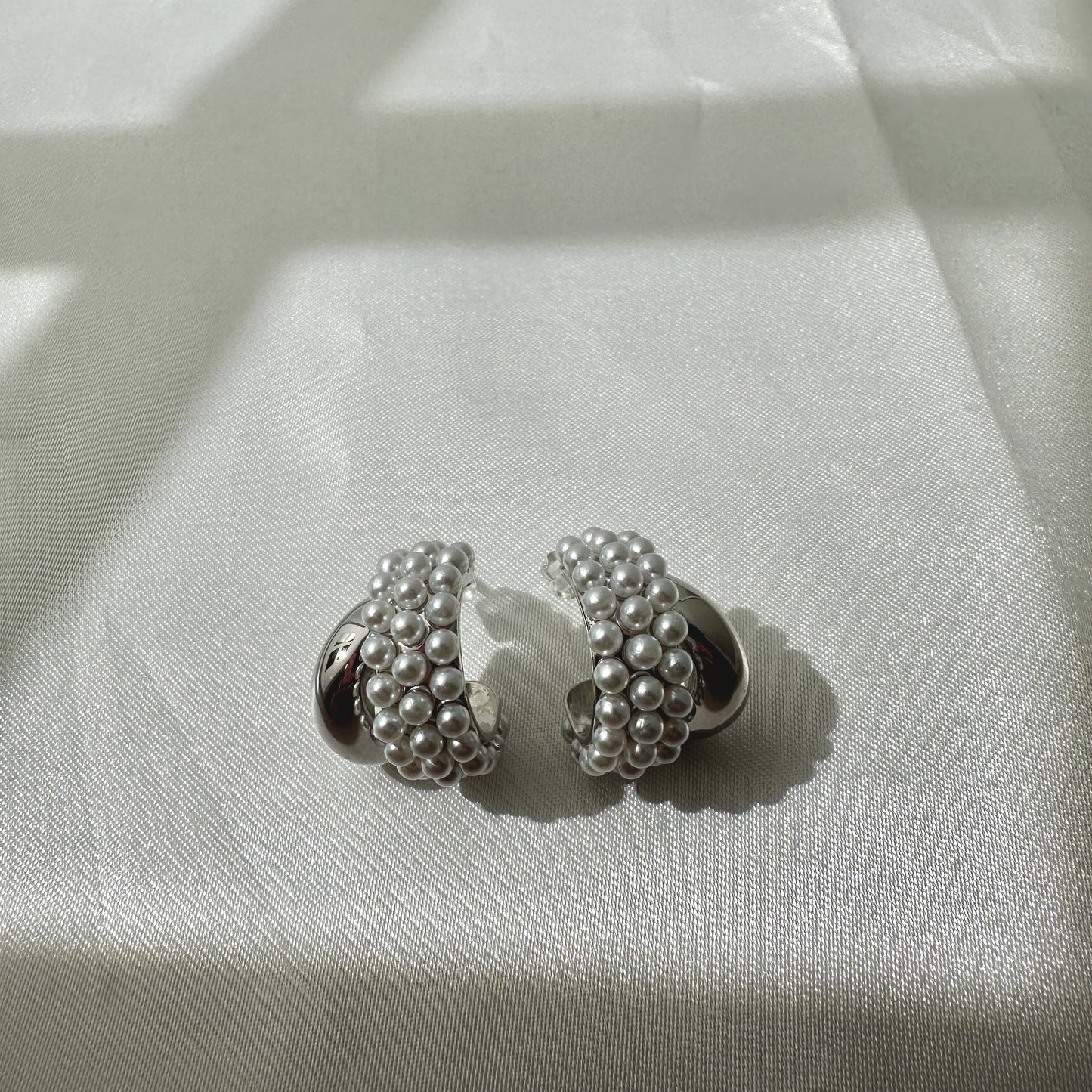 Holiday Pearl Earring