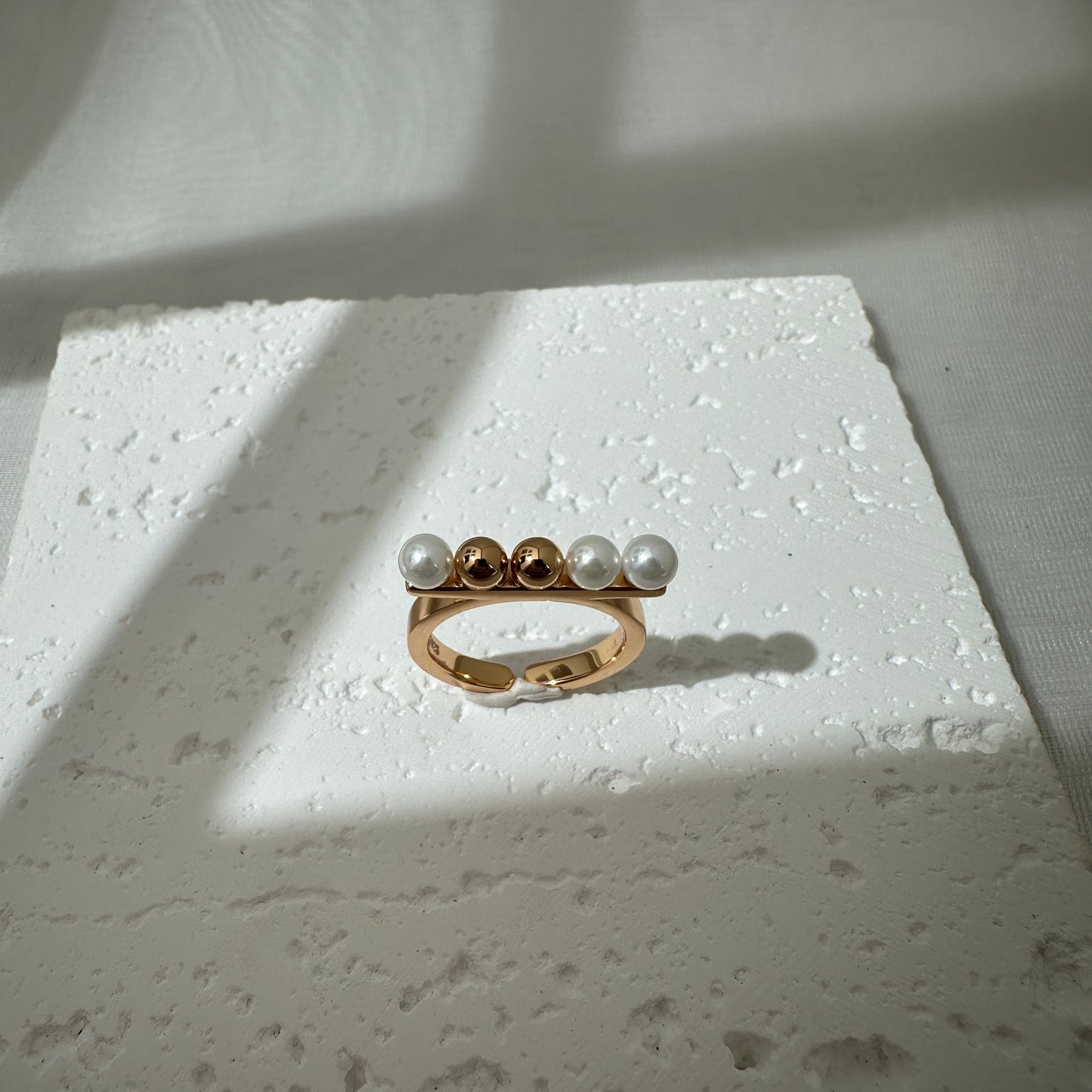 Line Pearl Ring