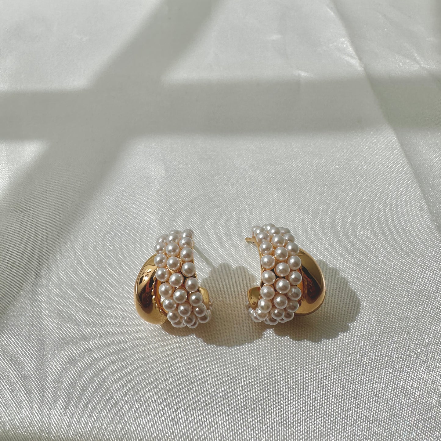 Holiday Pearl Earring