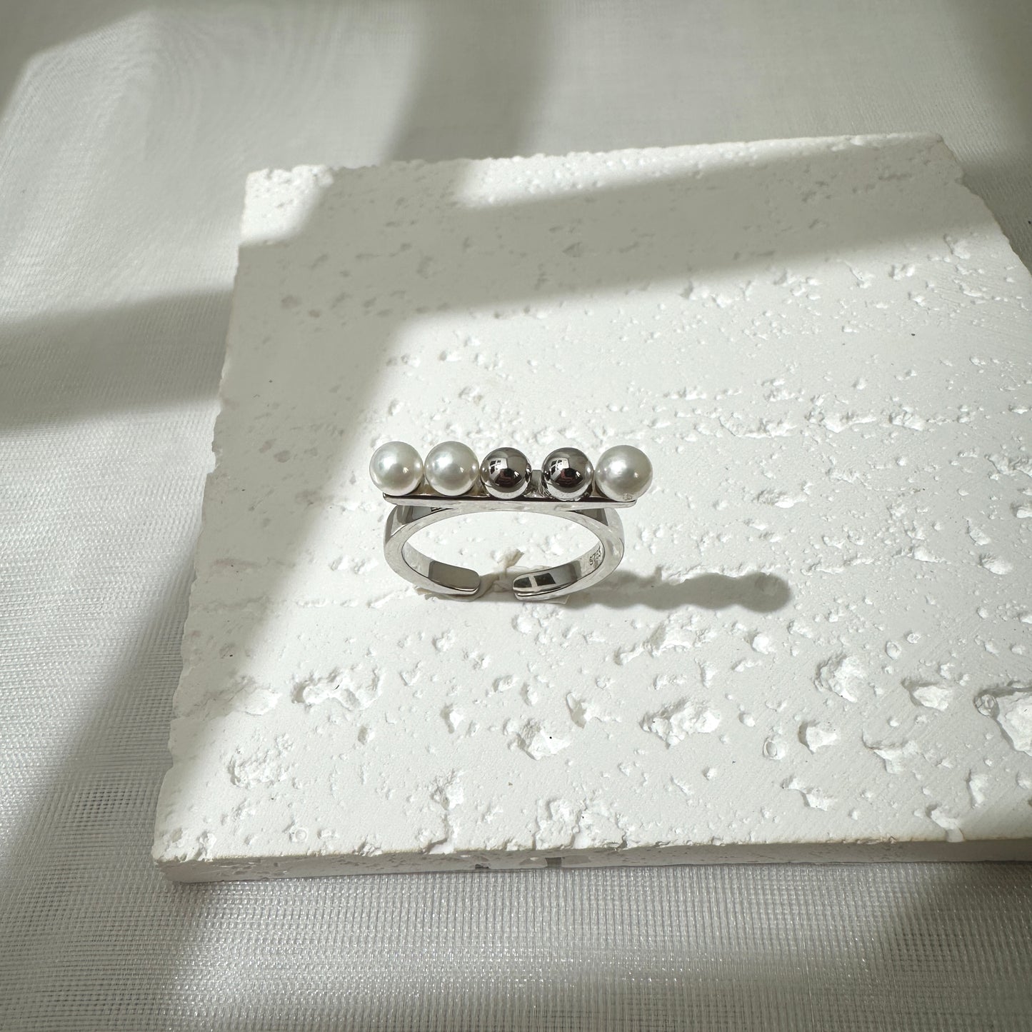 Line Pearl Ring