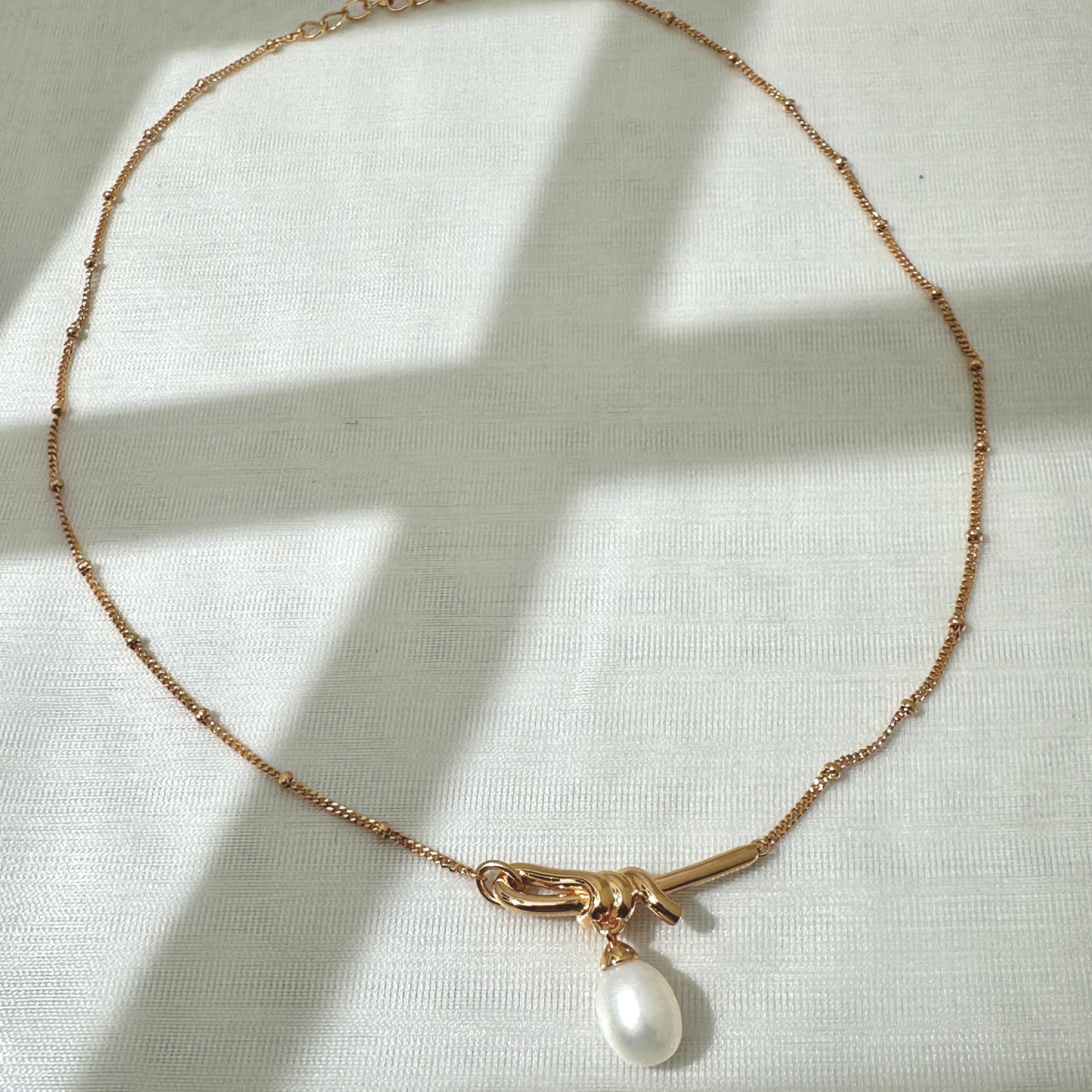 Knot Pearl Necklace