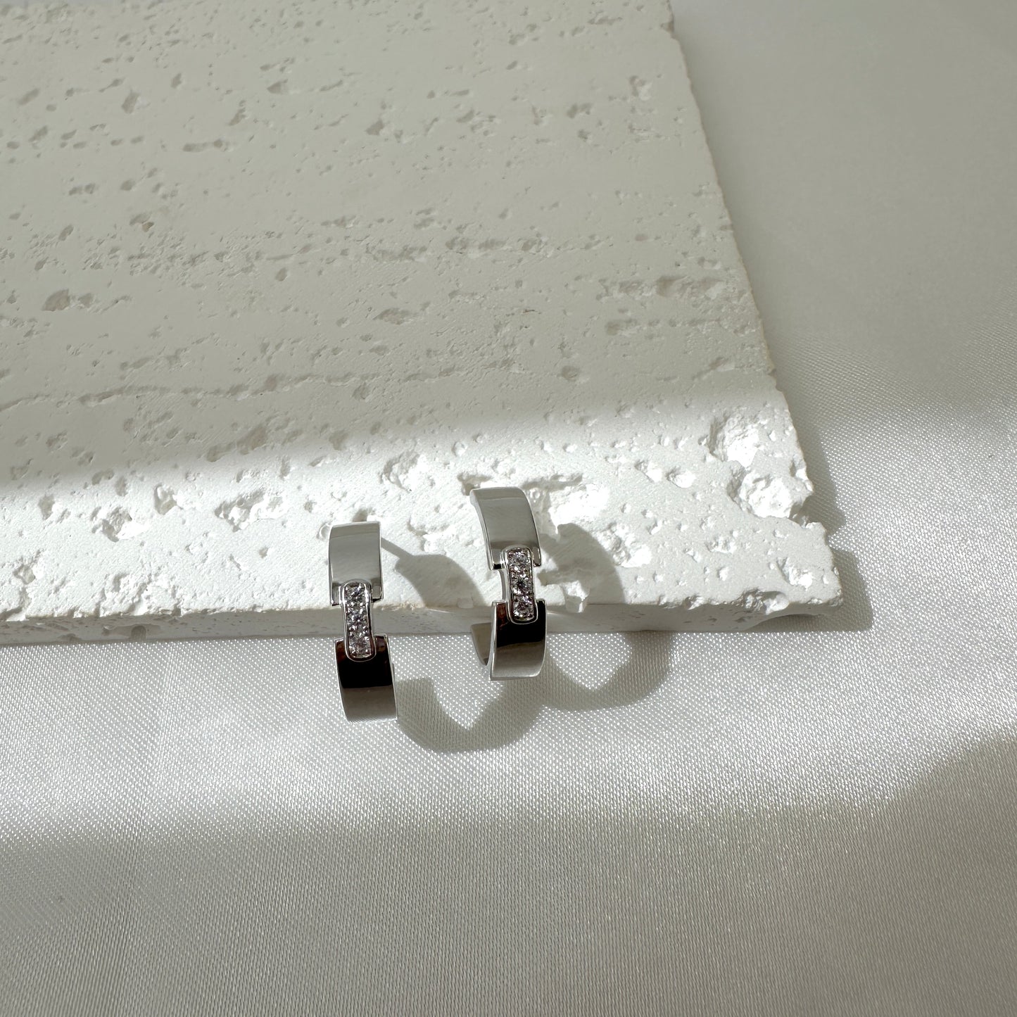 Unisex Three Diamond Earring