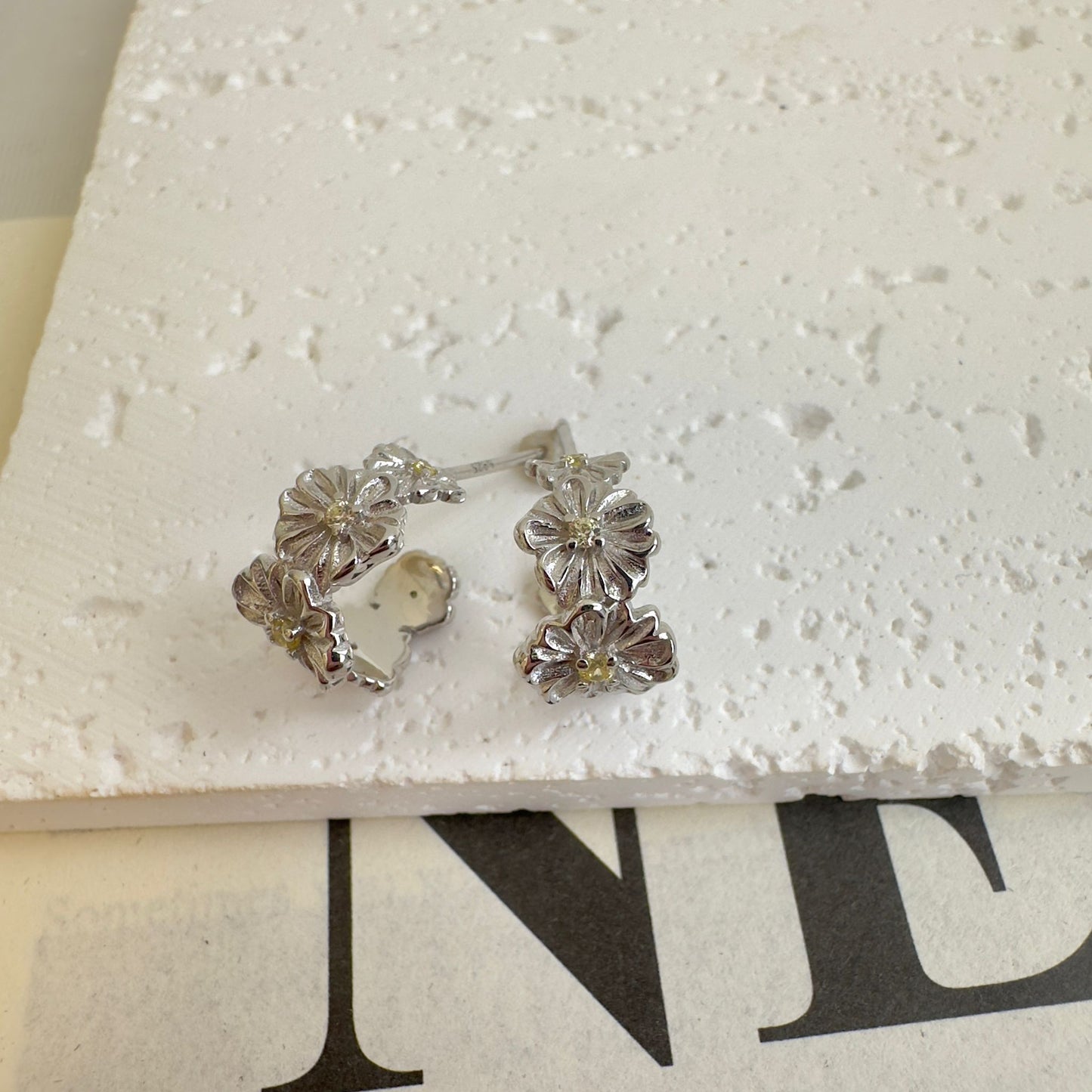 Daisy Whisper Hoops