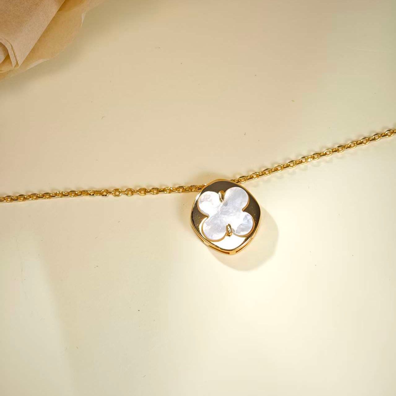 Luna Clover Mother-of-Pearl Necklace