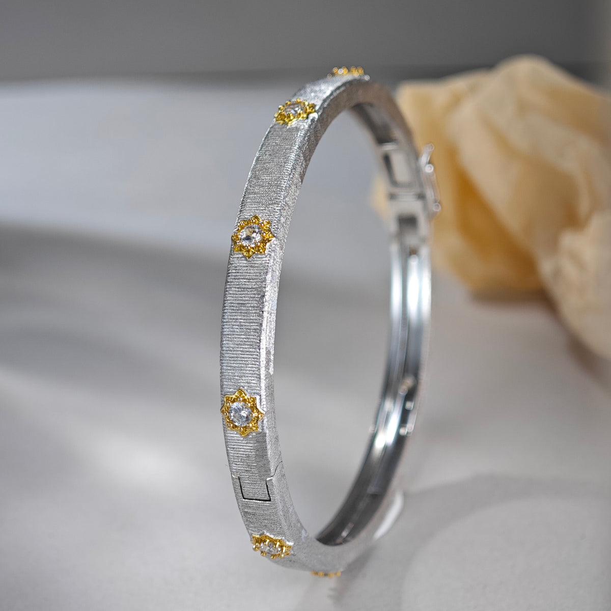 Lumière Star Bangle