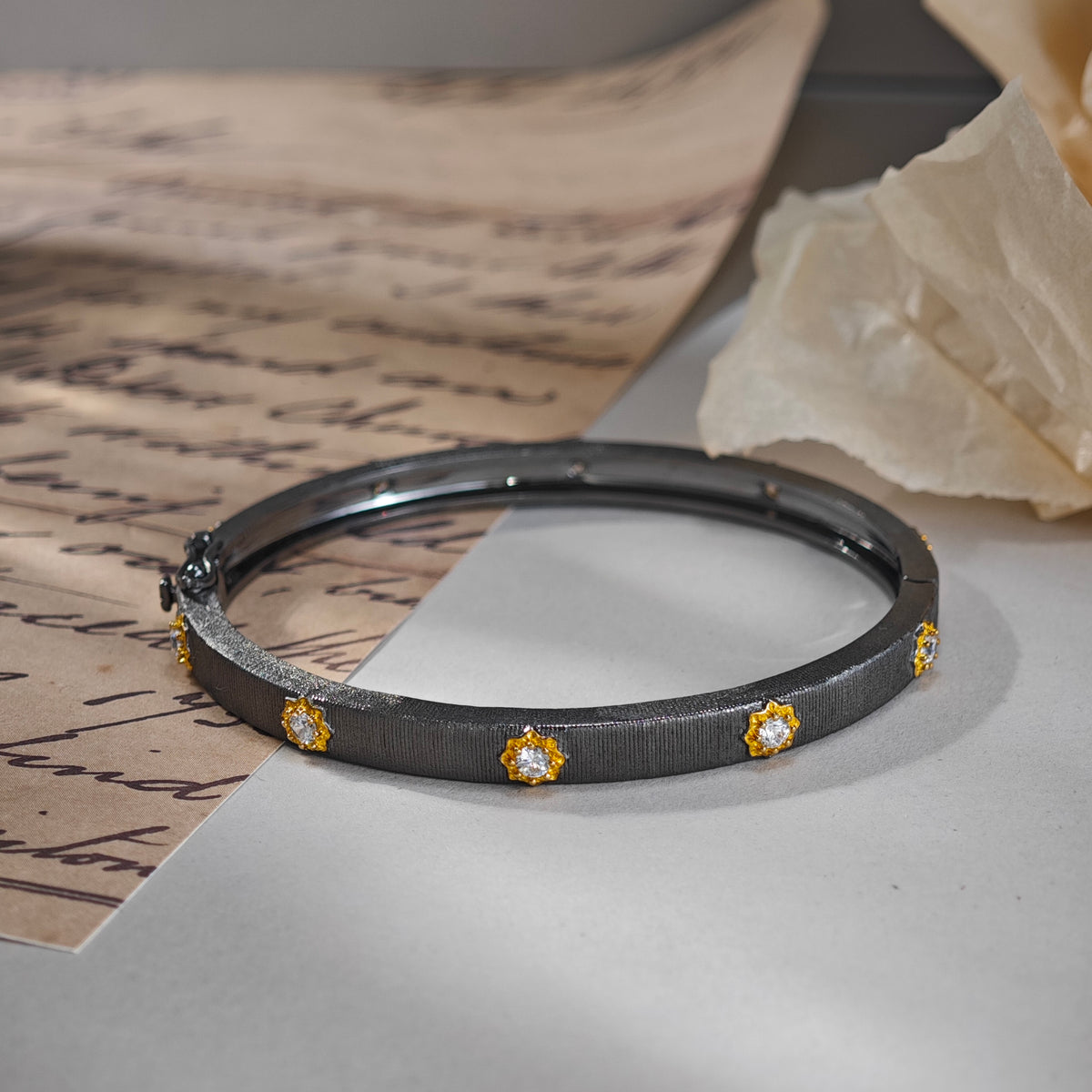 Lumière Star Bangle