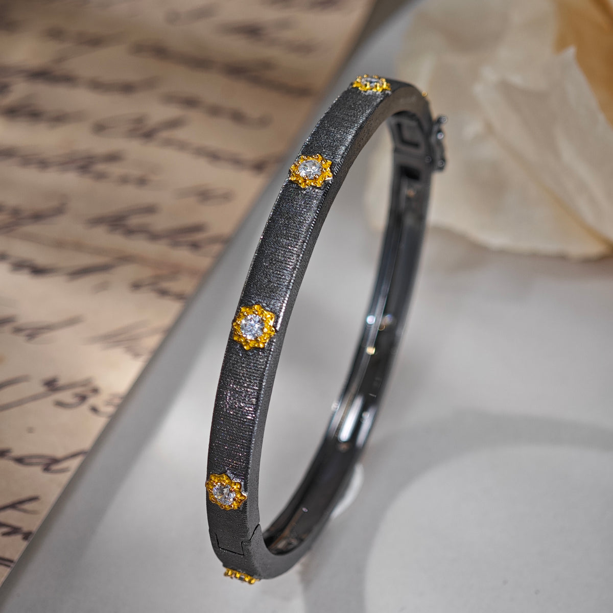 Lumière Star Bangle