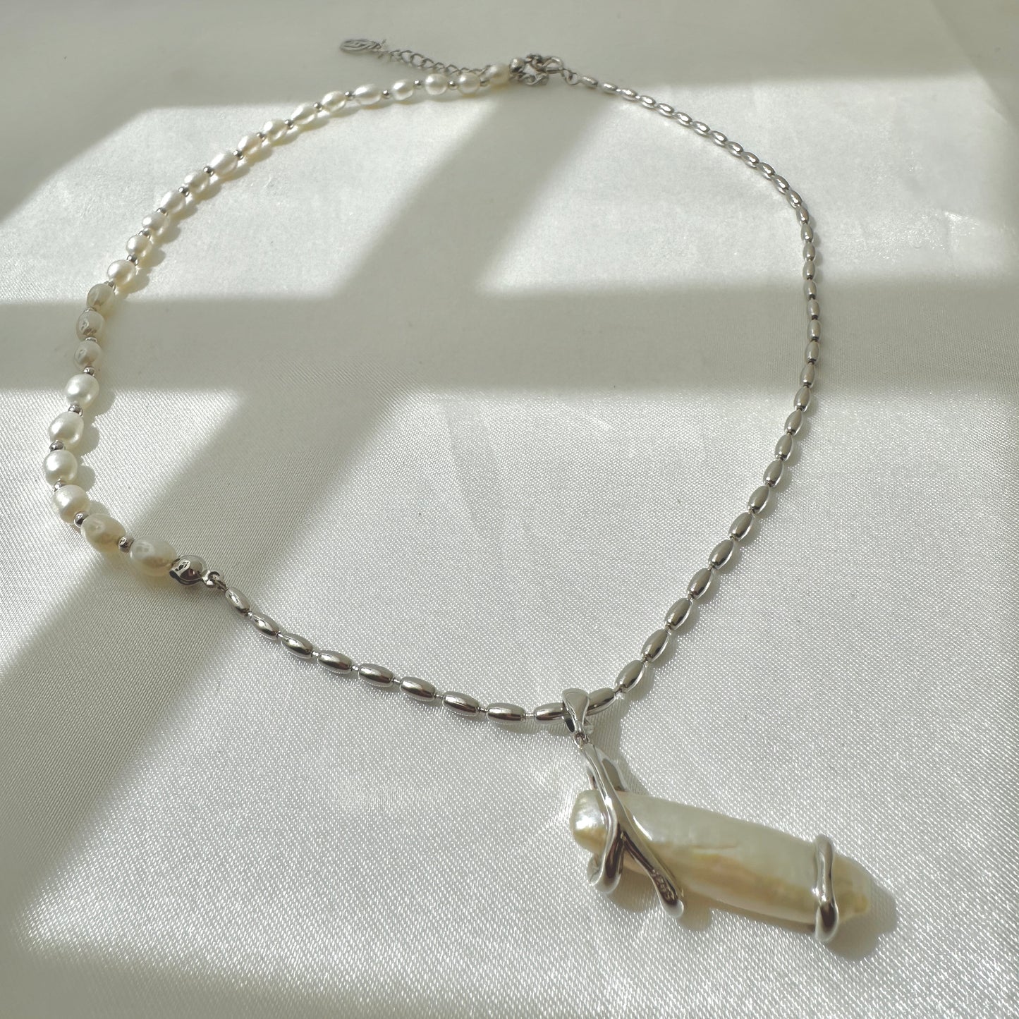 Long Pearl Pendent Silver Necklace