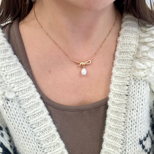 Knot Pearl Necklace