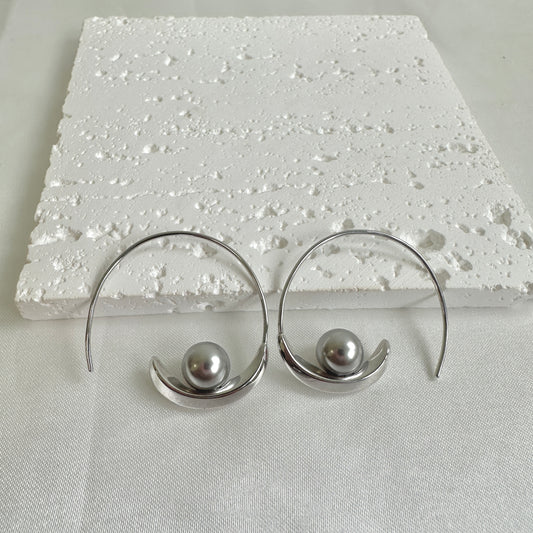 Grey Pearl Earring