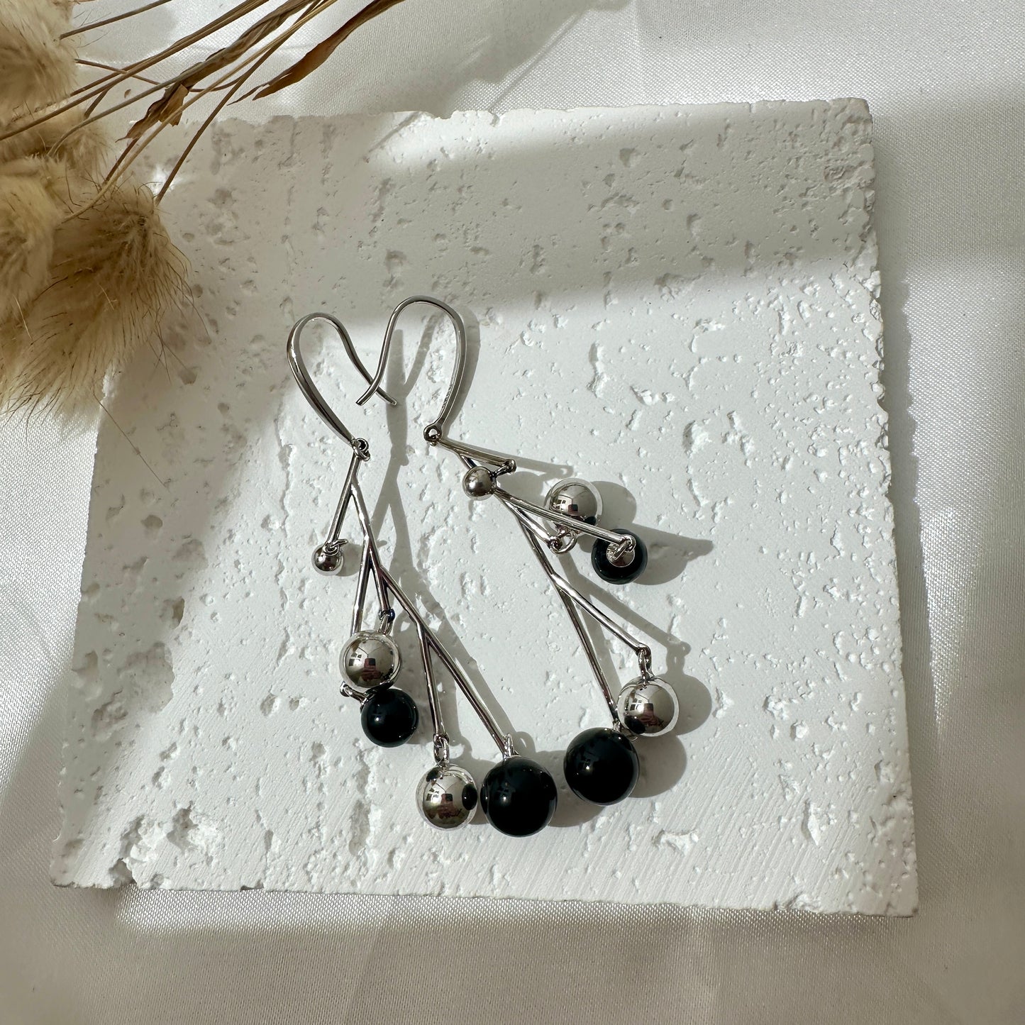 AR001 Black Agate Silver Earring