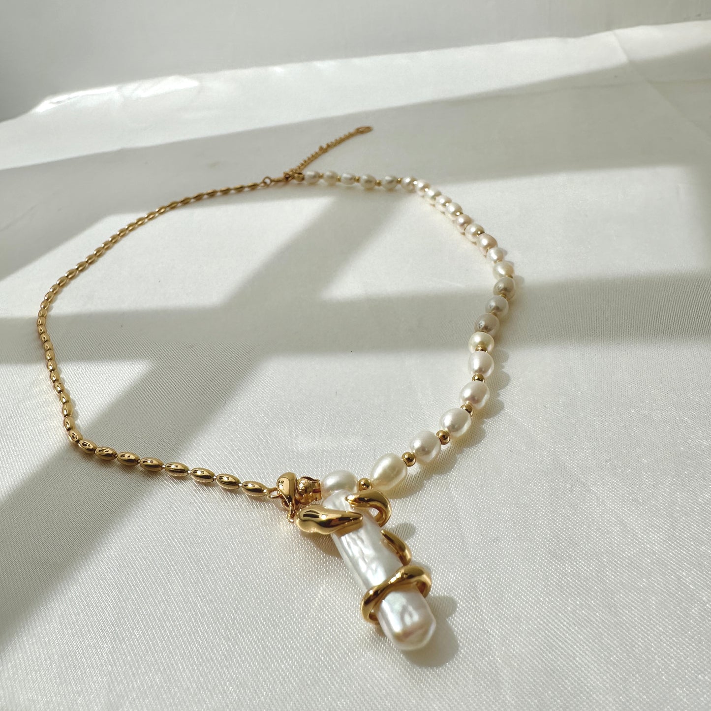 Long Pearl Pendent Silver Necklace