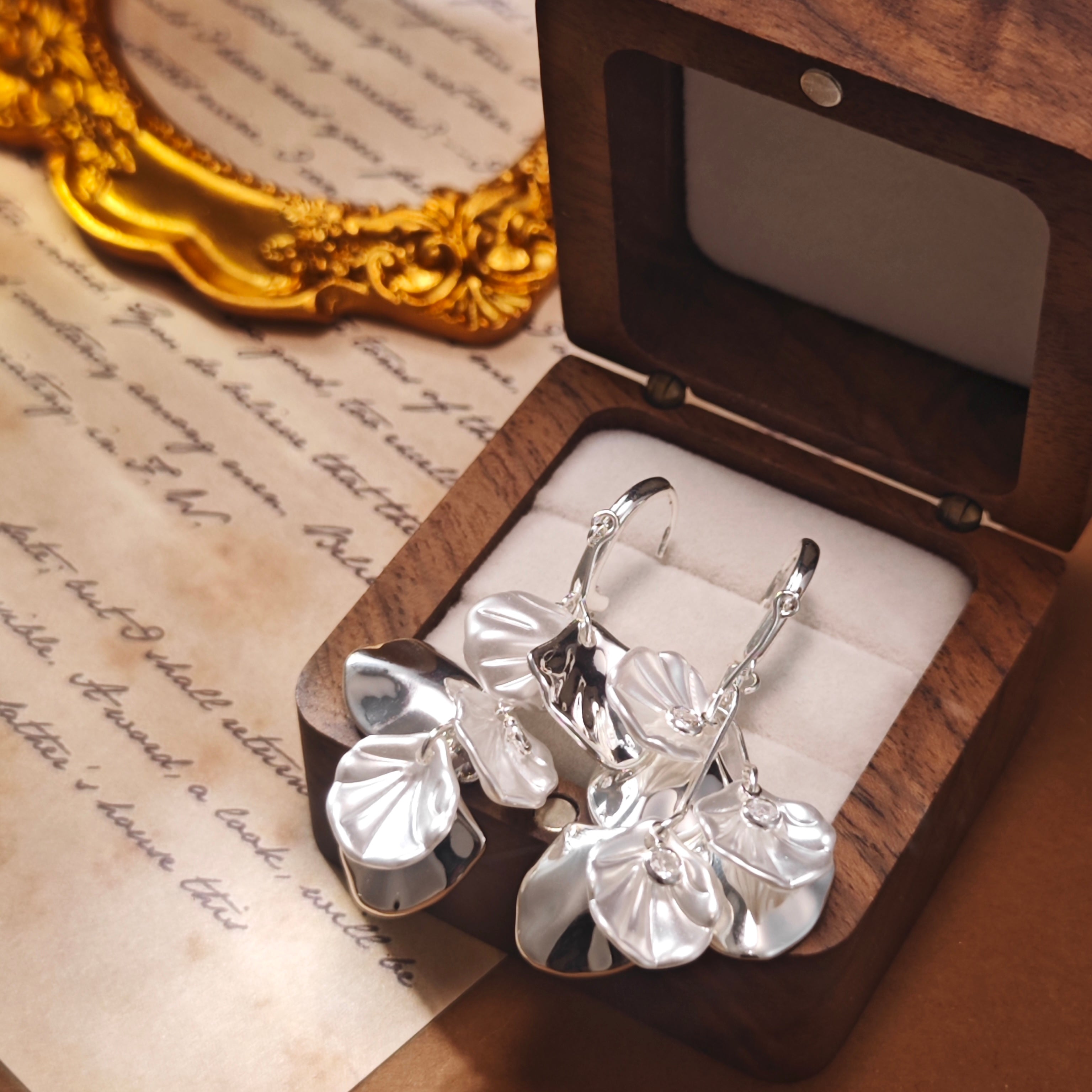 Flora Muse Earrings – La Amora