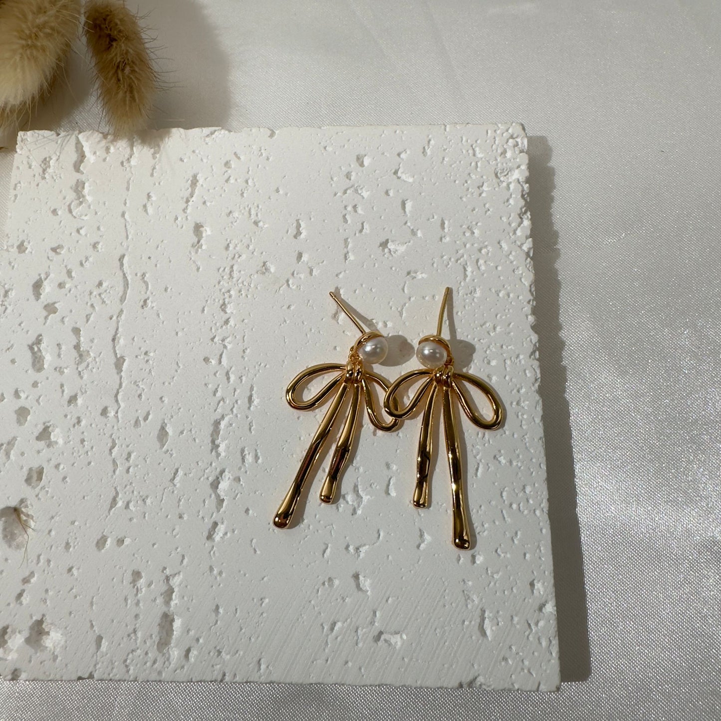 AR001 Ribbon Earring