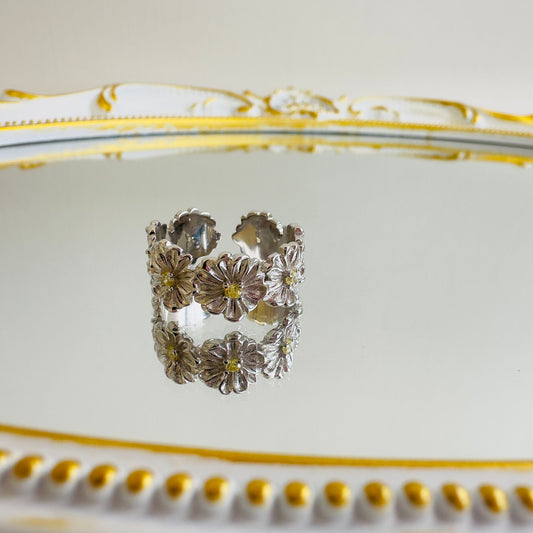 Blooming Daisies Ring