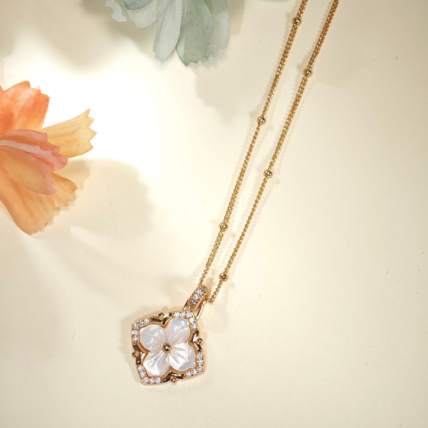 Blooming Mother-of-Pearl Flower Necklace