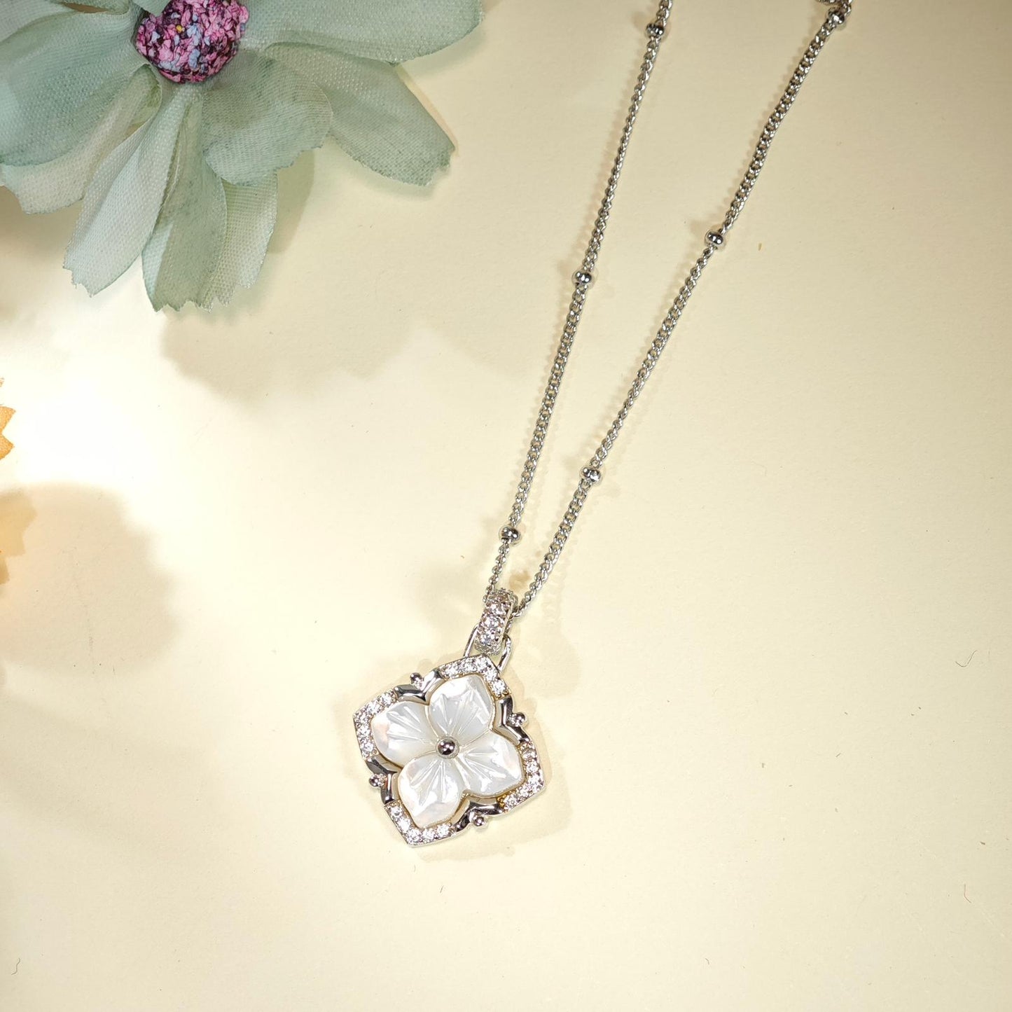 Blooming Mother-of-Pearl Flower Necklace