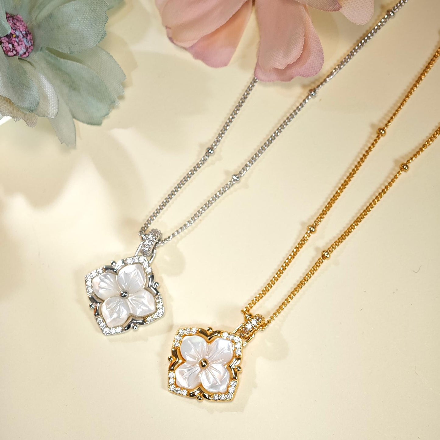 Blooming Mother-of-Pearl Flower Necklace