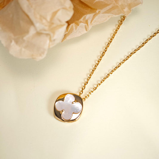 Lumière Clover Mother-of-Pearl Necklace